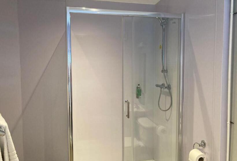 스탠다드 룸, The George Inn