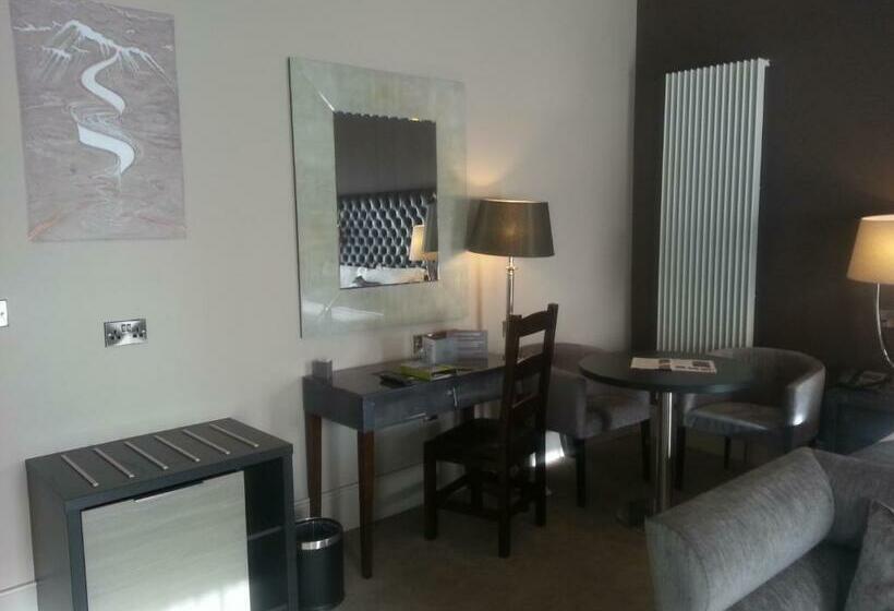 جناح, The Enniskillen Hotel And Motel