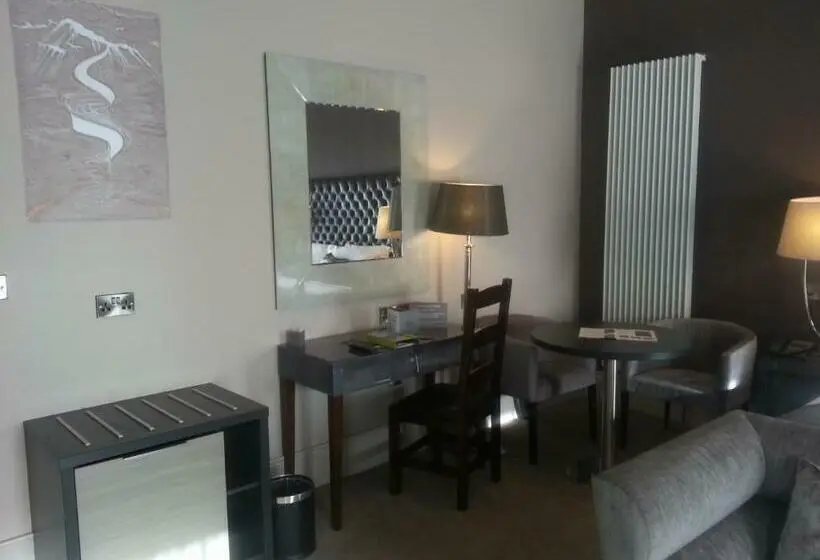 Sviitti, The Enniskillen Hotel And Motel