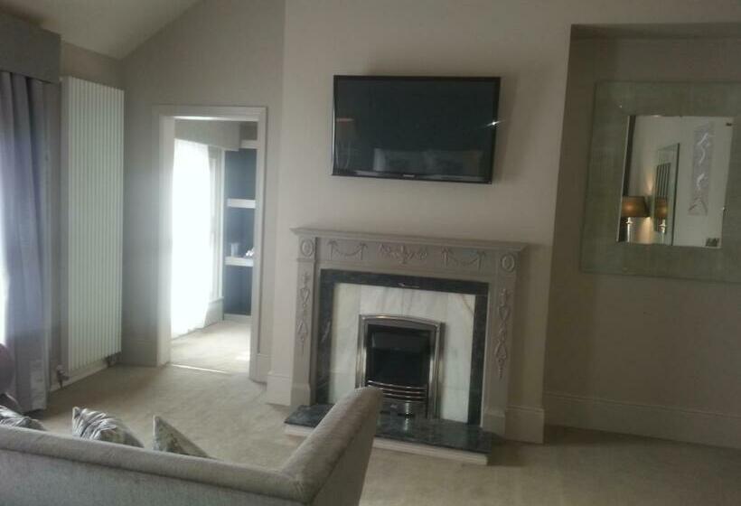 جناح, The Enniskillen Hotel And Motel