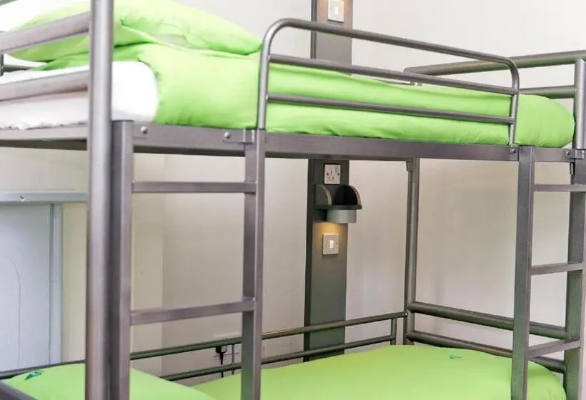 Bed in Shared Room with Shared Bathroom, Yha Ilam Hall