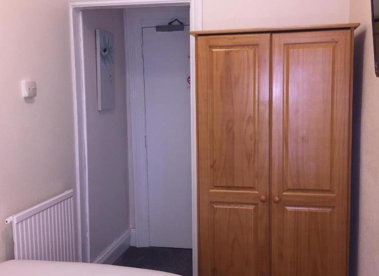 Quarto Deluxe, Crowndale Torquay   Exclusively For Adults