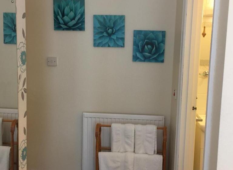 Quarto Deluxe, Crowndale Torquay   Exclusively For Adults