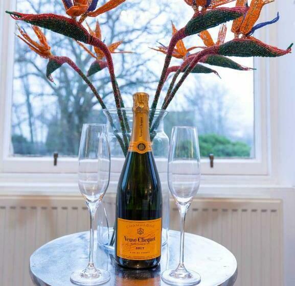 غرفة سوبيريور, Fernbank House