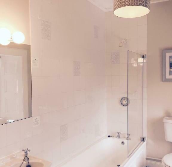 غرفة سوبيريور, Fernbank House