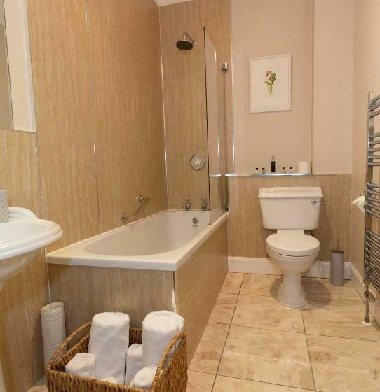 غرفة قياسية, Fernbank House