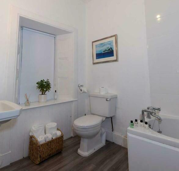 غرفة قياسية, Fernbank House