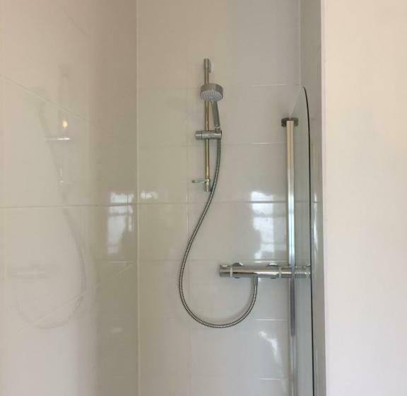 غرفة قياسية, Fernbank House