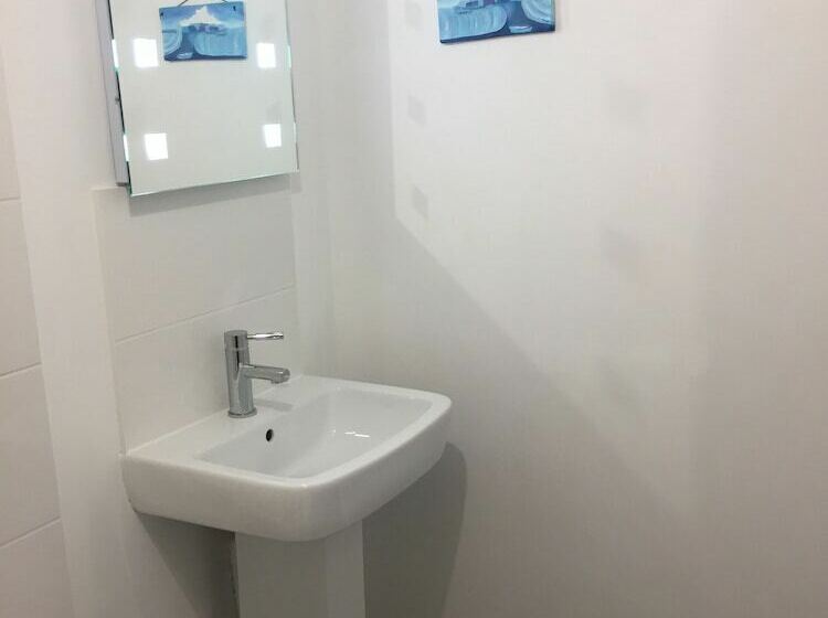 غرفة قياسية, Fernbank House