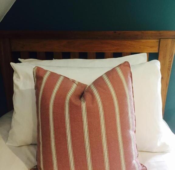 غرفة قياسية, Fernbank House