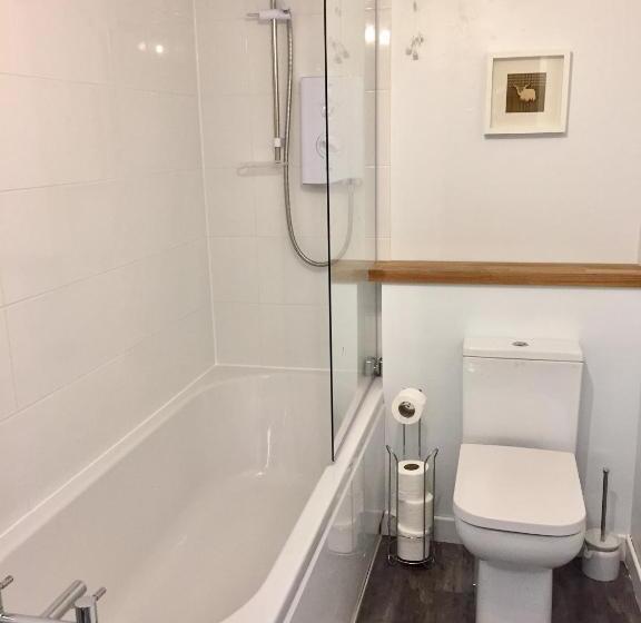 غرفة قياسية, Fernbank House