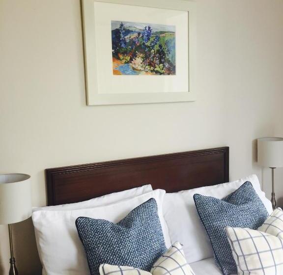 غرفة قياسية, Fernbank House