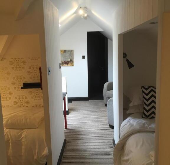 تختخواب در اتاق مشترک, Greenbank Lodge Llangollen