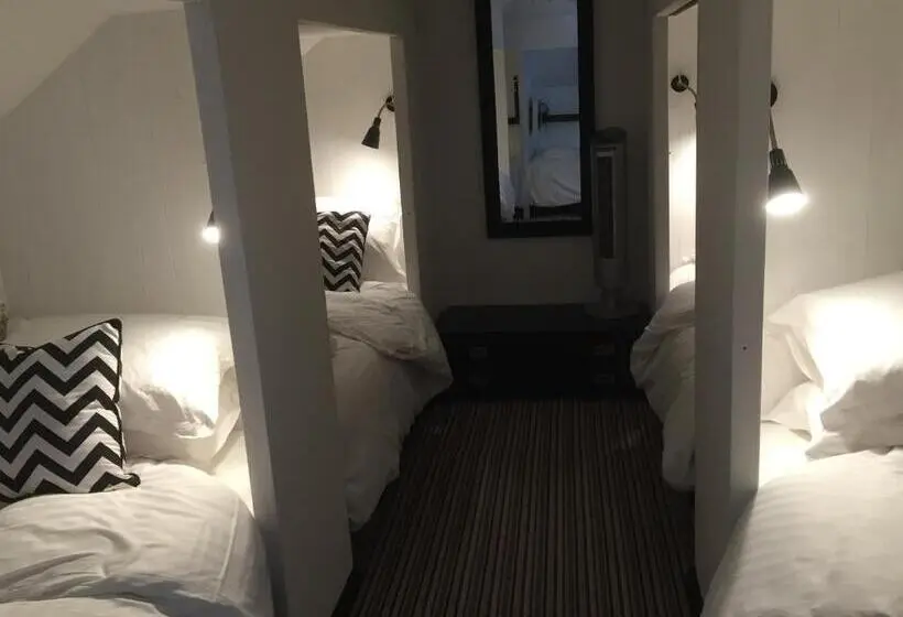 ルームシェアのワンベッド, Greenbank Lodge Llangollen