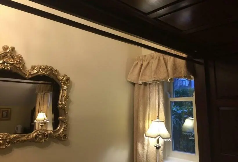 デラックスルーム, Storrs Gate House
