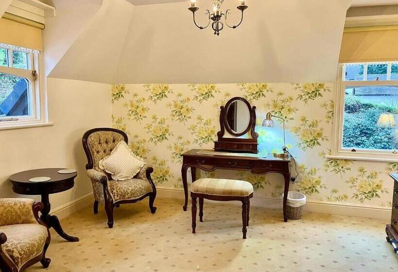 Люкс, Storrs Gate House