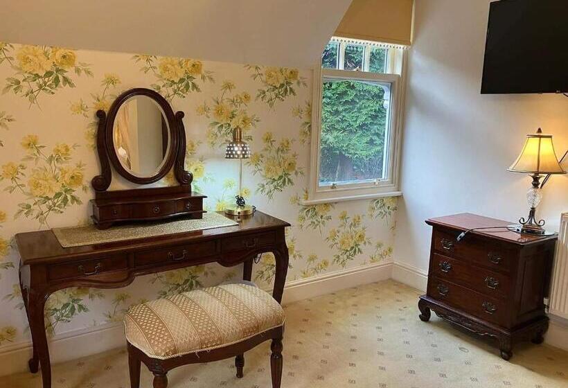 סוויטה, Storrs Gate House