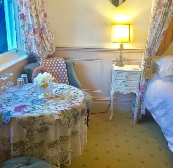 套房, Storrs Gate House