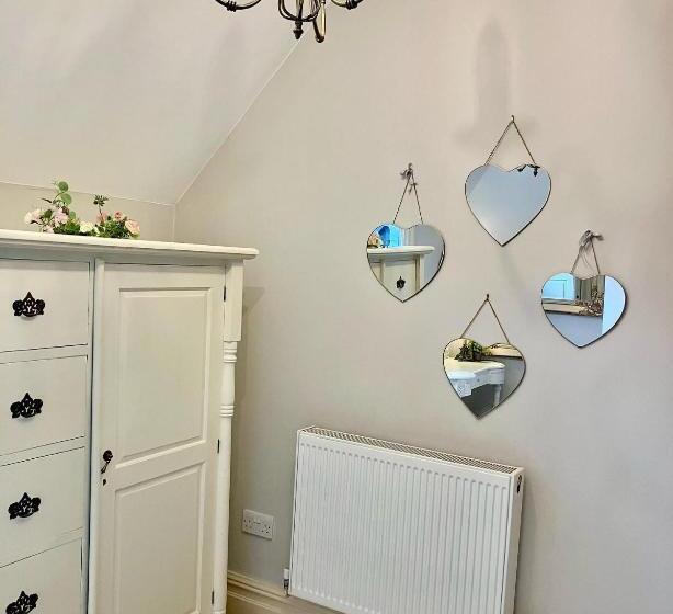 套房, Storrs Gate House