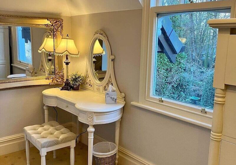 套房, Storrs Gate House