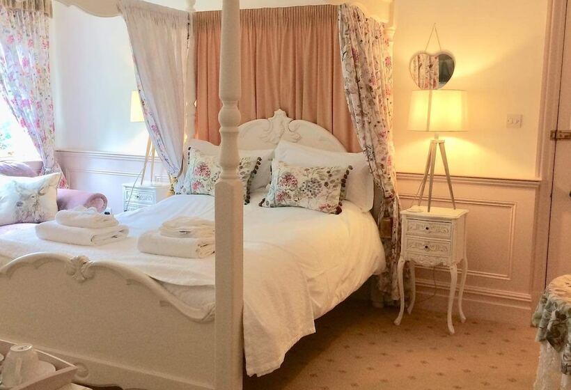 סוויטה, Storrs Gate House