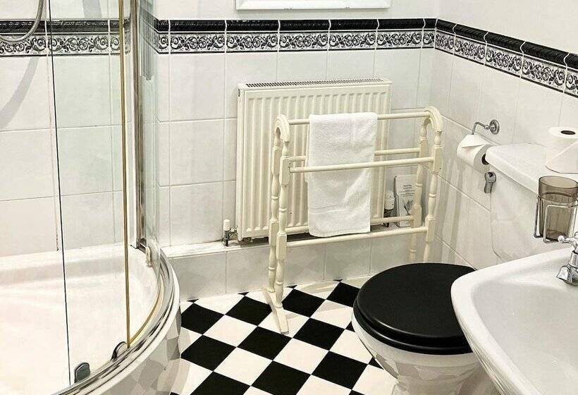 סוויטה, Storrs Gate House