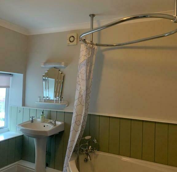 Семейный Номер, The Beacons Guest House