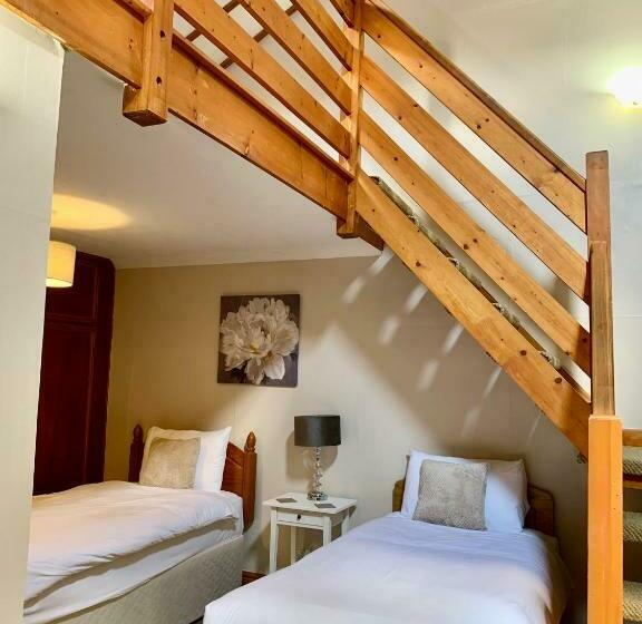 Семейный Номер, The Beacons Guest House
