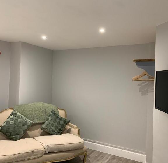 家庭间, The Beacons Guest House