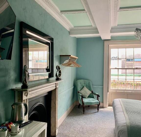 带大床的高级房间, The Beacons Guest House