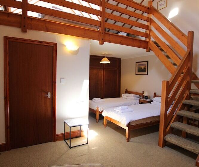 Семейный Номер, The Beacons Guest House