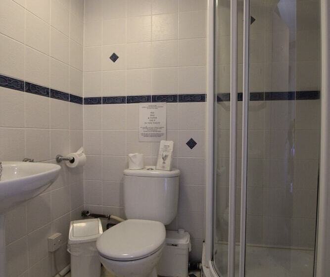 Семейный Номер, The Beacons Guest House