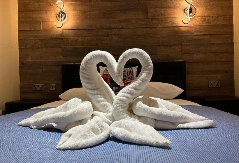 キングサイズベッドのスーペリアルーム, The Commongate Hotels
