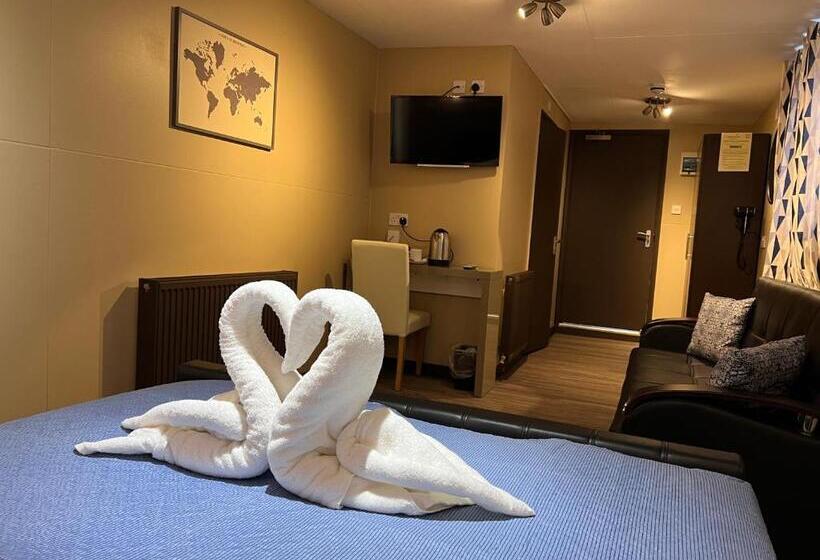 带大床的高级房间, The Commongate Hotels