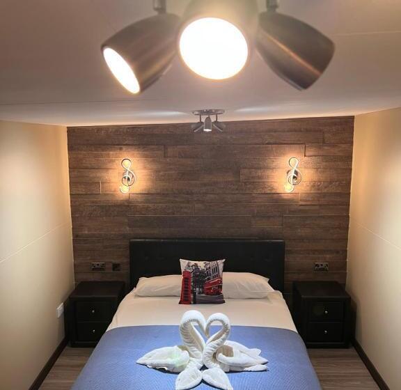 带大床的高级房间, The Commongate Hotels