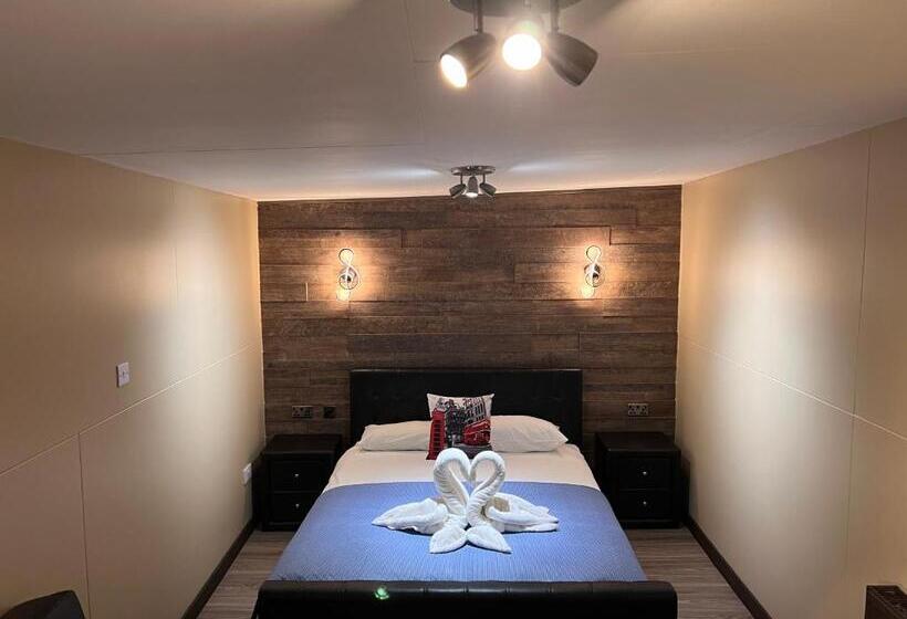 带大床的高级房间, The Commongate Hotels