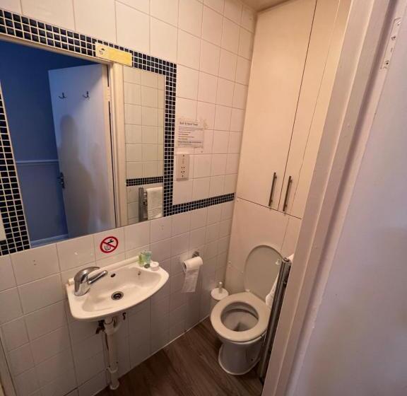 基本间, The Commongate Hotels