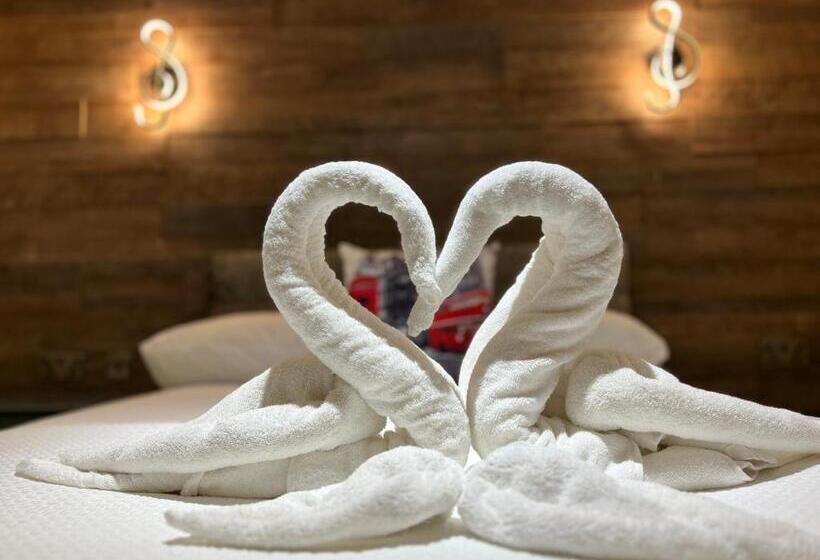 带大床的高级房间, The Commongate Hotels