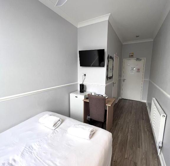 Номер Basic, The Commongate Hotels