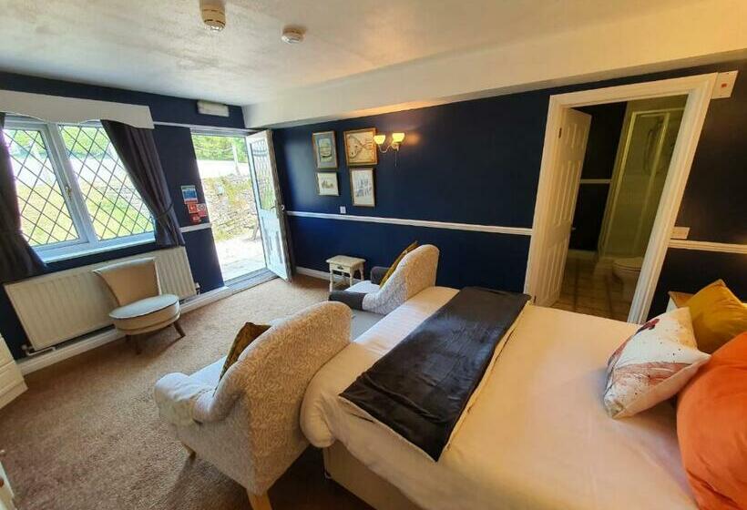 חדר סופריור, The Snooty Fox