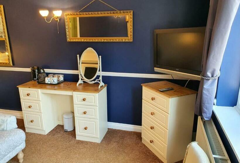 חדר סופריור, The Snooty Fox