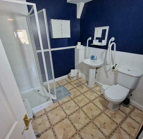 חדר סופריור, The Snooty Fox