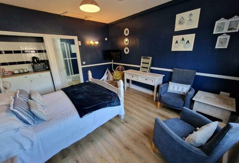 חדר סופריור, The Snooty Fox