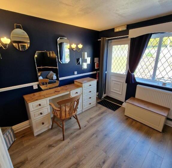 חדר סופריור, The Snooty Fox