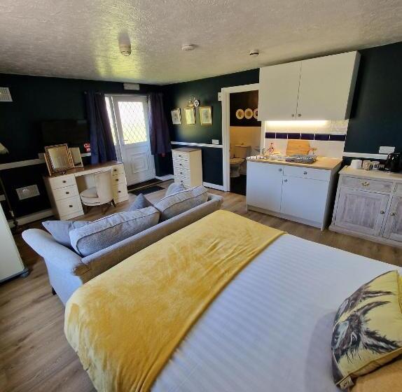 חדר סופריור, The Snooty Fox