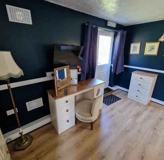 חדר סופריור, The Snooty Fox