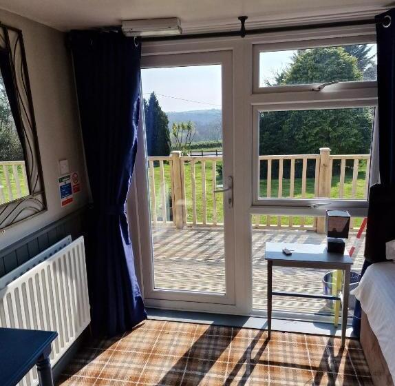 חדר סטנדרט, The Snooty Fox