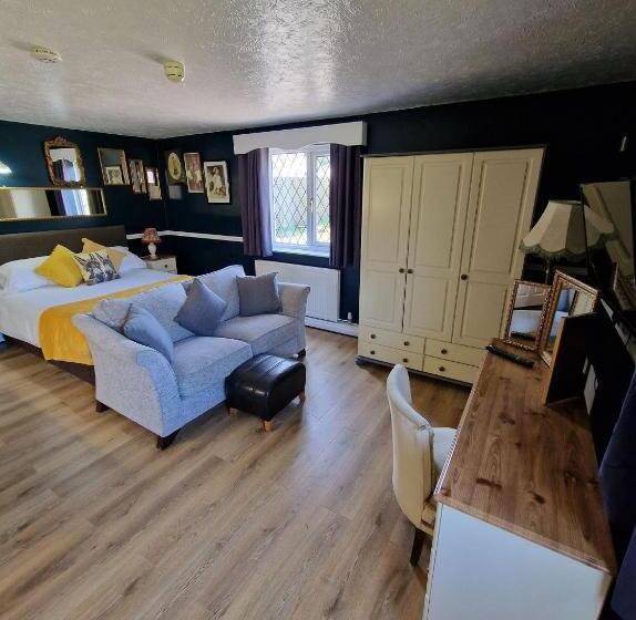 חדר סופריור, The Snooty Fox