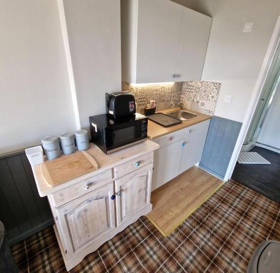 חדר סטנדרט, The Snooty Fox