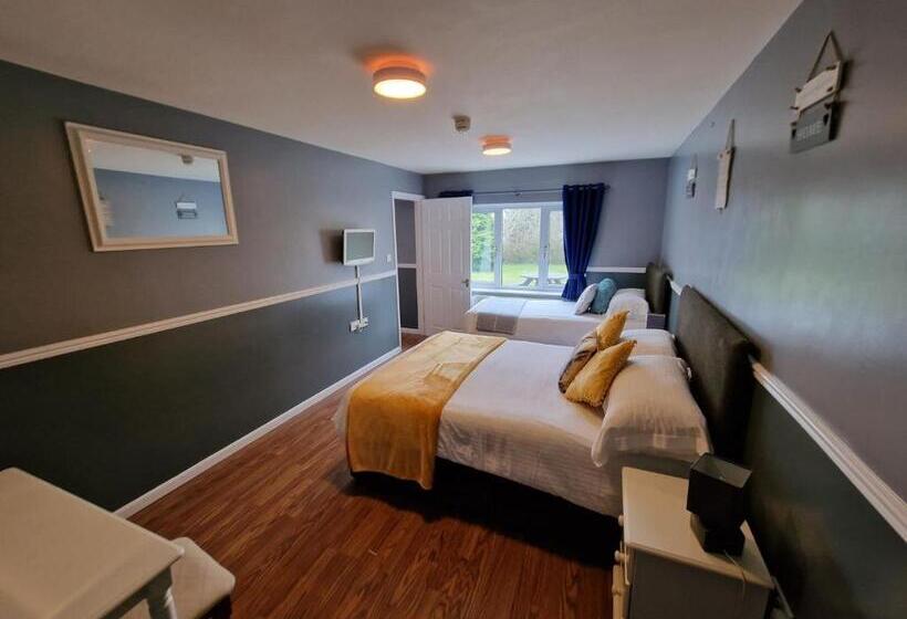 דירת חדר, The Snooty Fox